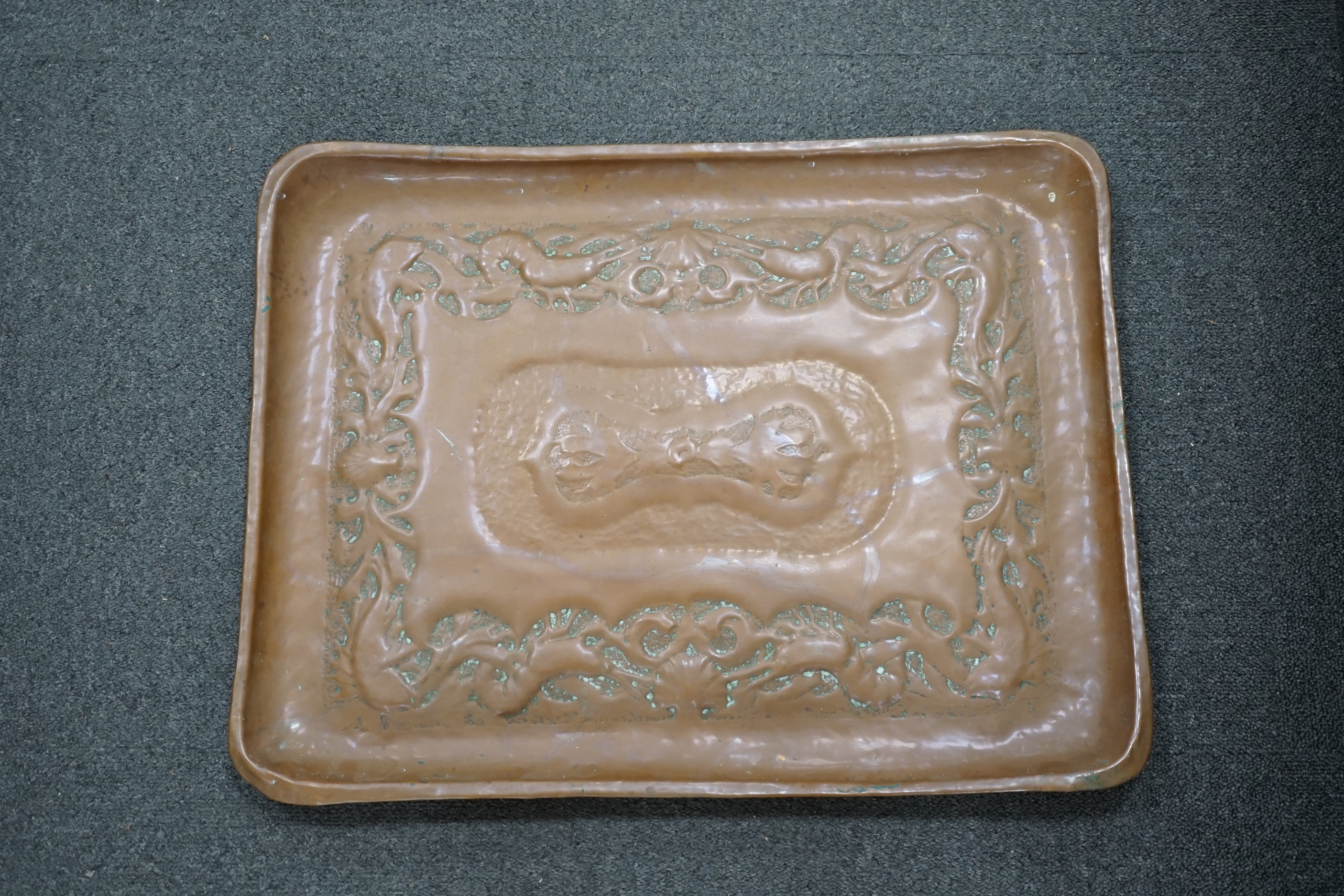 A large Newlyn style copper tray, 45x59cm